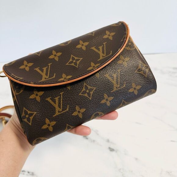 Louis Vuitton Friendly Pochette - Picture 5 of 13